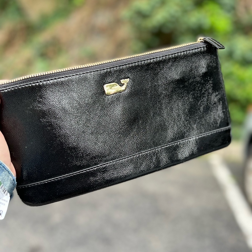 VINEYARD Vines Blk Patent Leather Clutch Wristlet